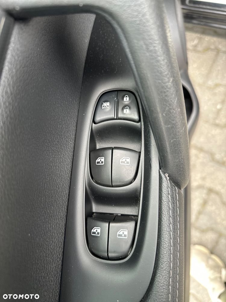 Nissan Qashqai 1.5 dCi TEKNA - 10