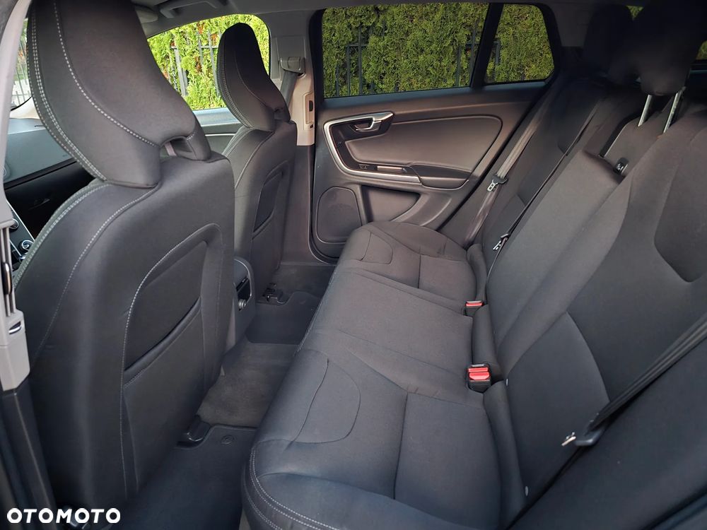 Volvo V60 D3 Drive-E Momentum - 16