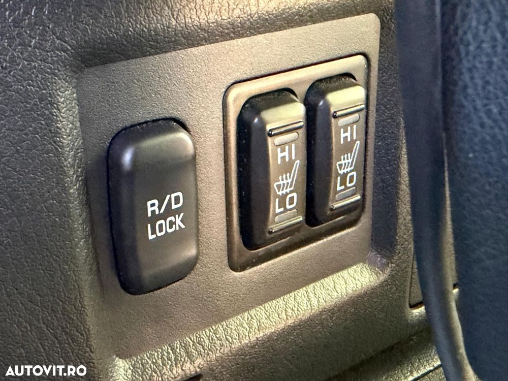 Mitsubishi Pajero - 15