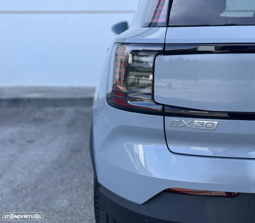 Volvo EX30 51 kWh Single Motor Plus - 11