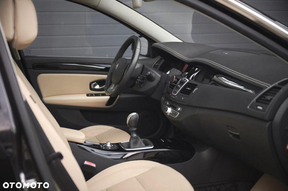 Renault Laguna 2.0 dCi Initiale - 21