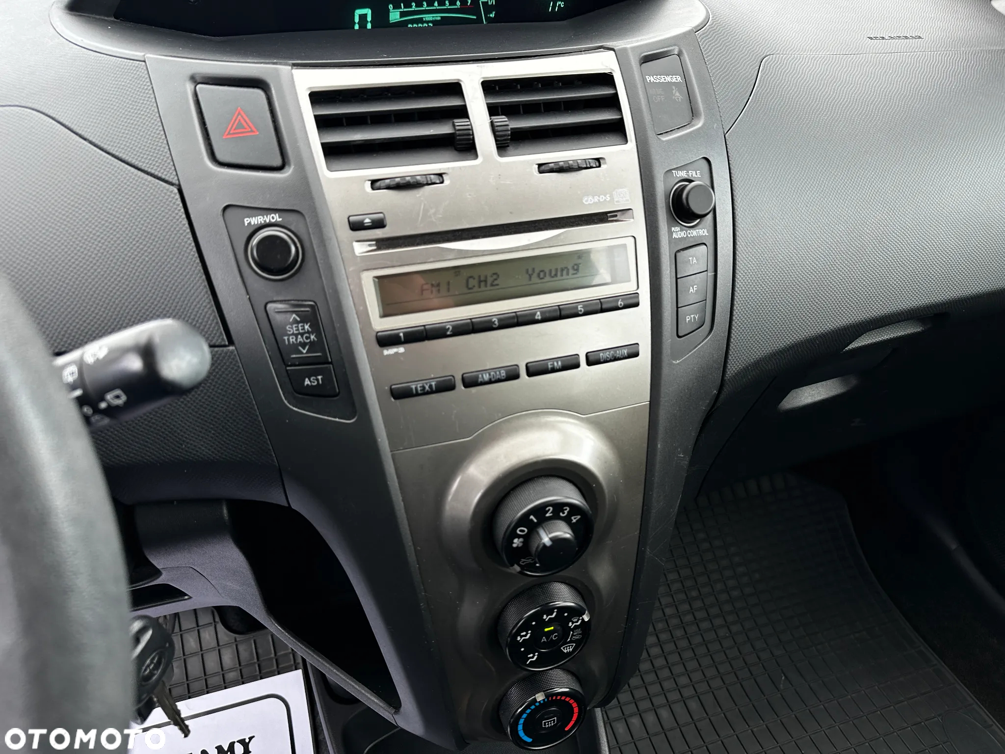Toyota Yaris - 12