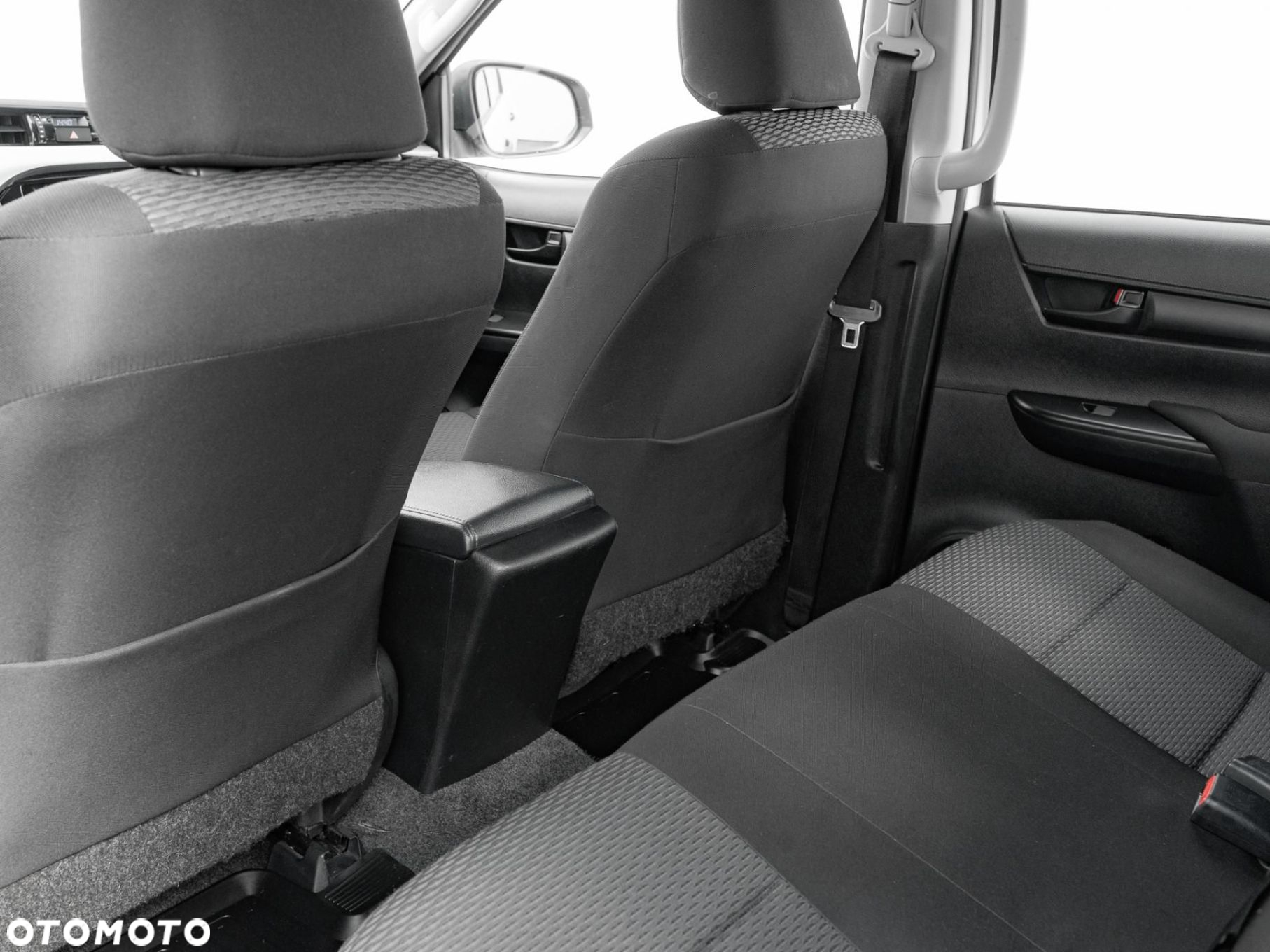 Toyota Hilux - 22