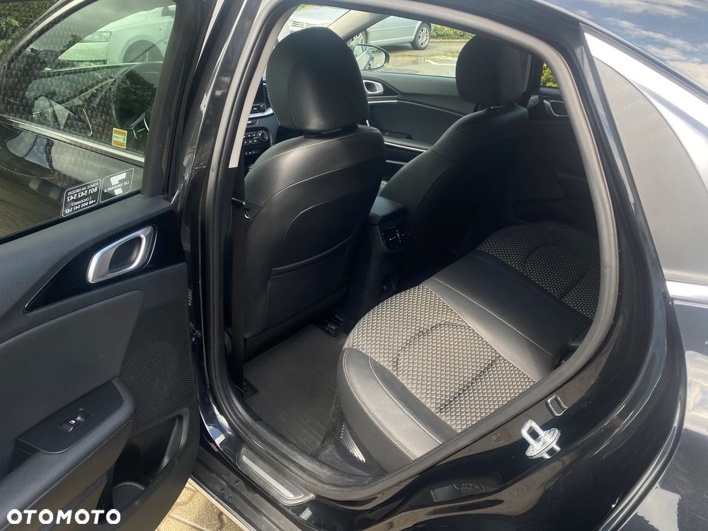 Kia XCeed ver-1-6-gdi-phev-business-line-dct - 13