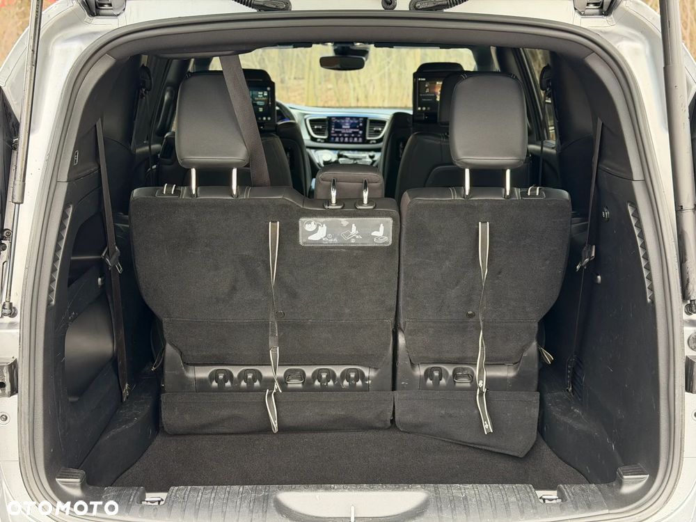 Chrysler Pacifica - 22