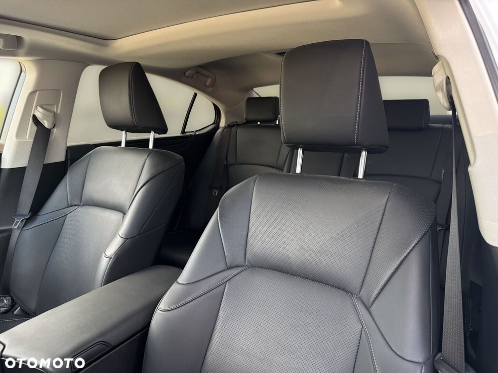 Lexus ES 300h Business Edition - 12