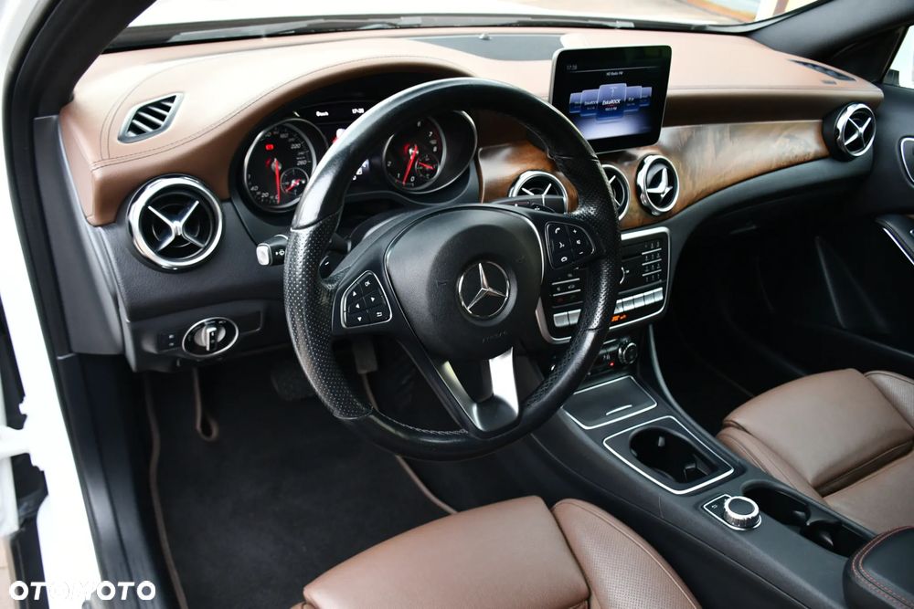 Mercedes-Benz GLA 250 4-Matic AMG Line - 19