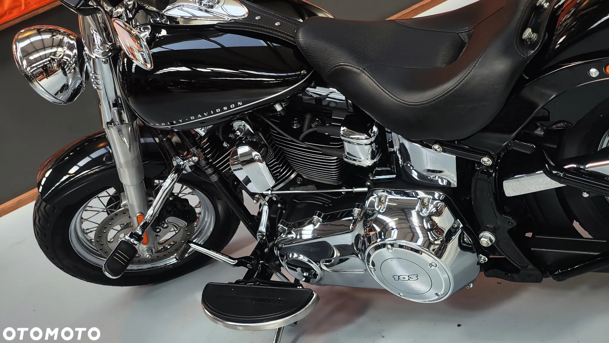 Harley-Davidson Softail Custom - 21