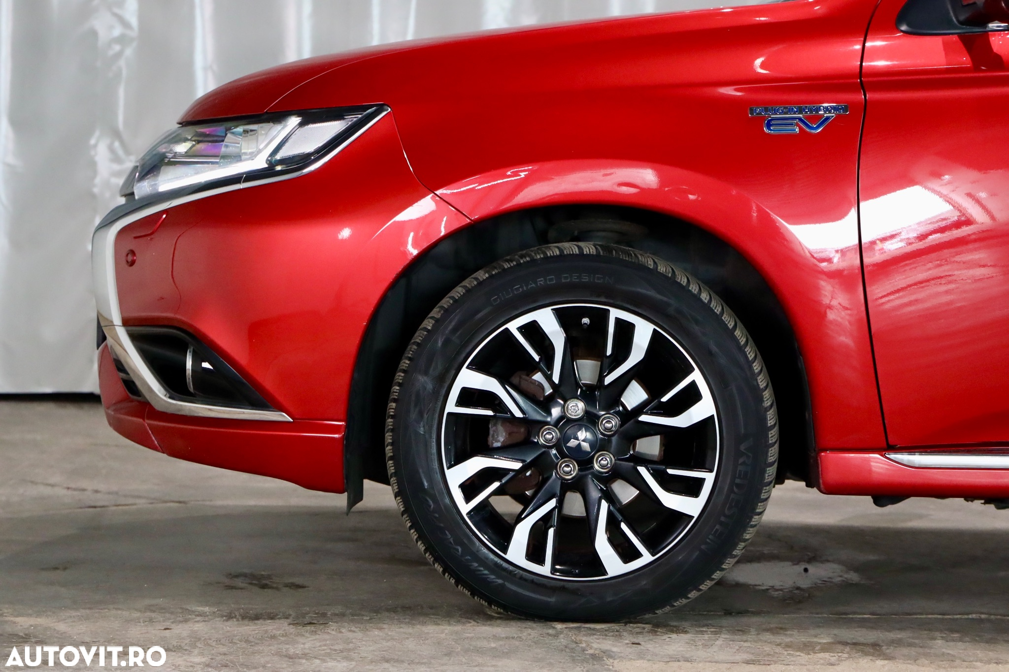 Mitsubishi Outlander 2.0 4WD Plug-In Hybrid - 29