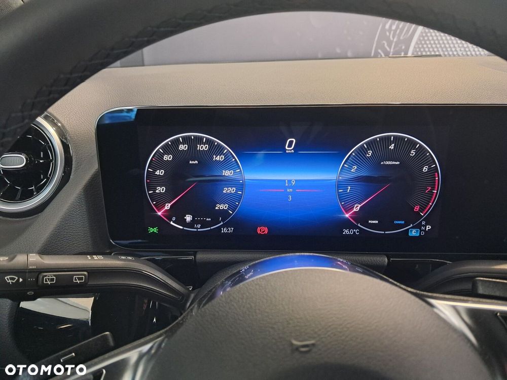 Mercedes-Benz GLA - 32
