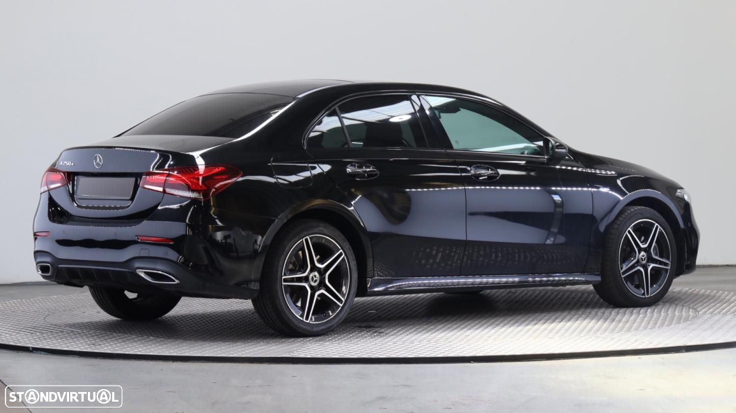 Mercedes-Benz A 250 Limousine e AMG Line - 2