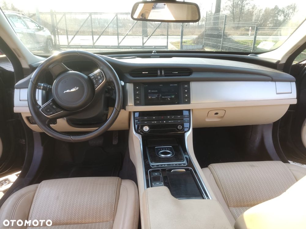 Jaguar XF E-Performance Prestige - 15