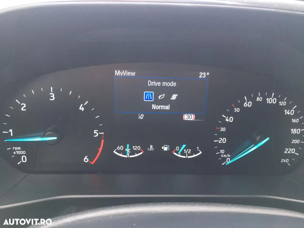 Ford Focus Turnier 1.5 EcoBlue Start-Stopp-System TITANIUM DESIGN - 24