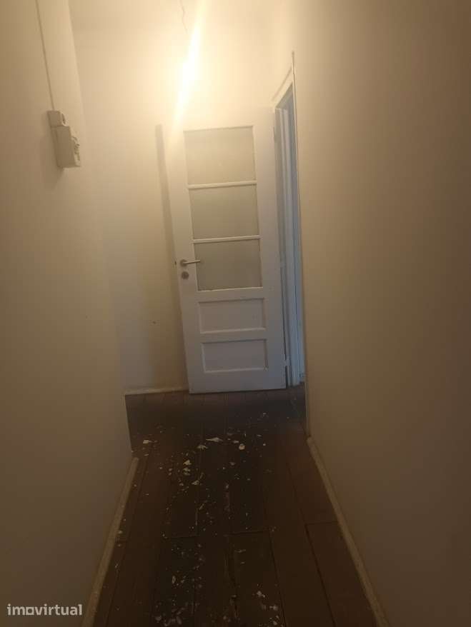 Arrenda-se Apartamento T3+1 Entre Campo de Ourique e Largo do Rato - Grande imagem: 3/10