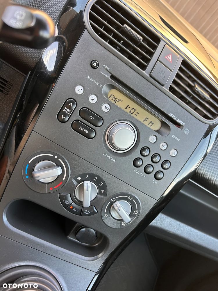 Suzuki Splash - 25