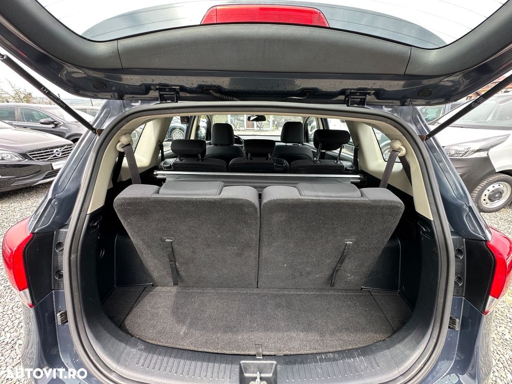 Kia Carens - 9