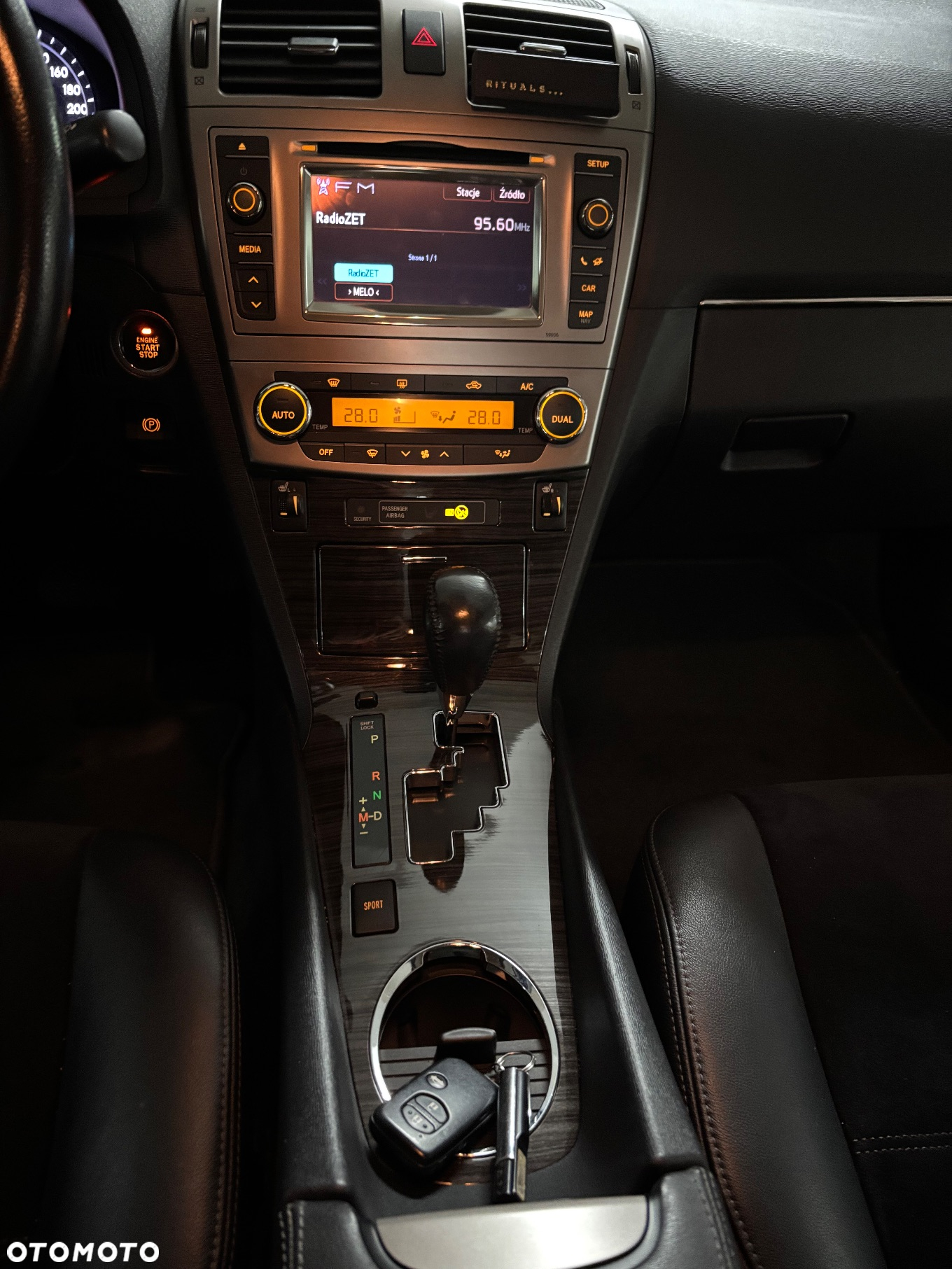 Toyota Avensis 1.8 Sol NAVI MS - 19
