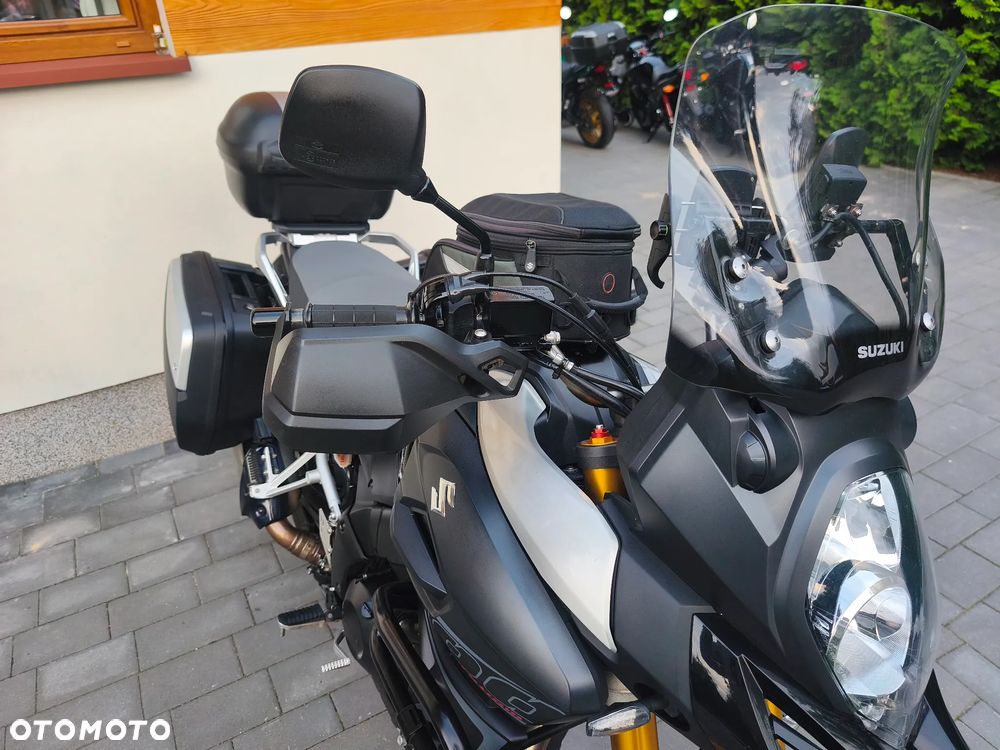 Suzuki V-STROM - 10