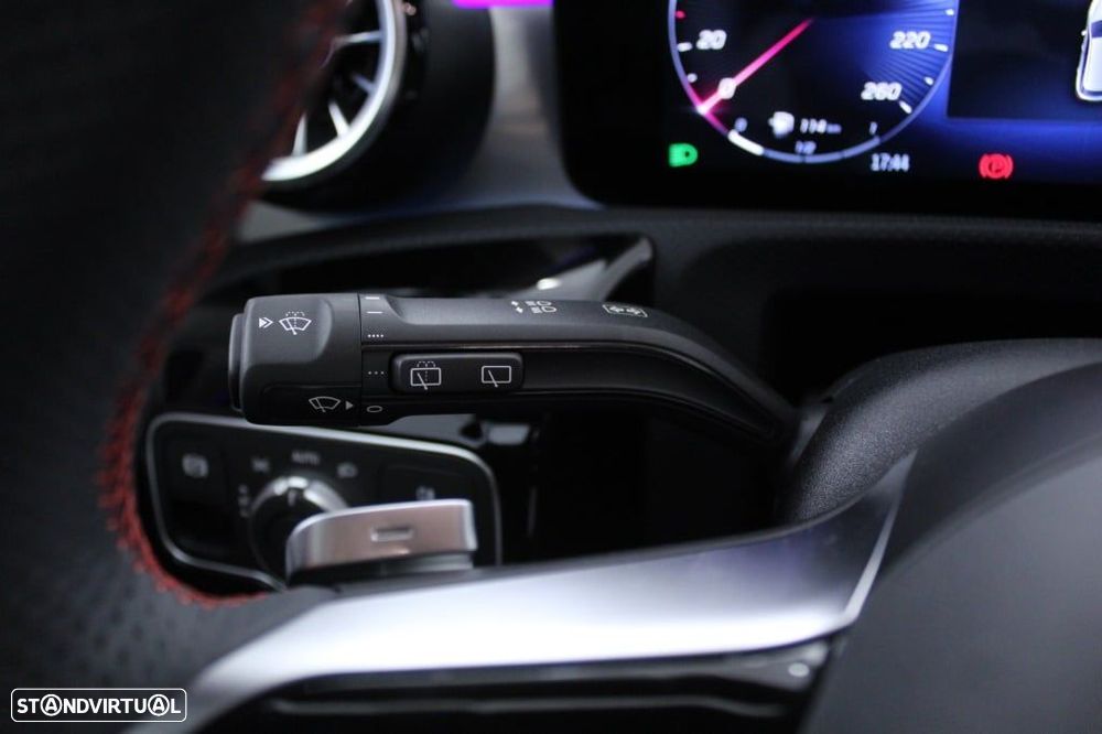 Mercedes-Benz CLA 180 d Shooting Brake AMG Line Aut. - 24