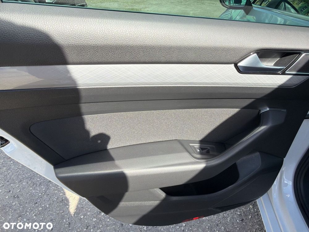 Volkswagen Passat - 33