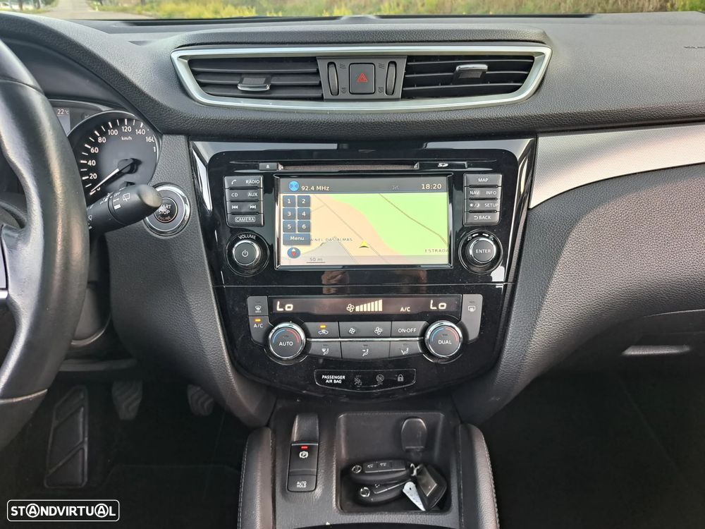 Nissan Qashqai 1.5 dCi N-Connecta J18+Led - 26