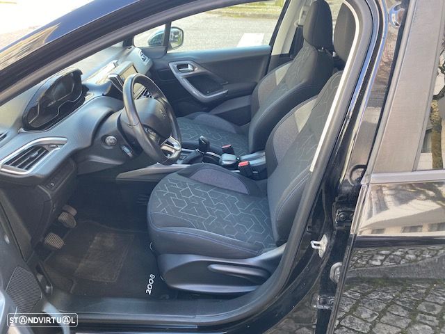 Peugeot 2008 1.2 PureTech Style - 4