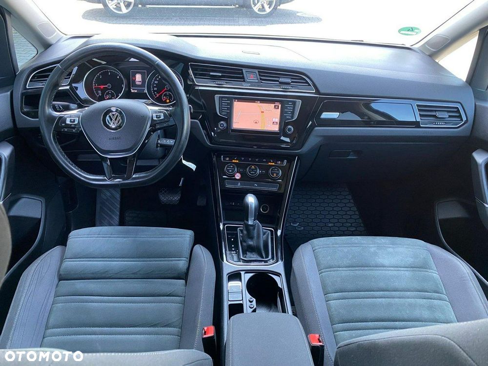 Volkswagen Touran - 11