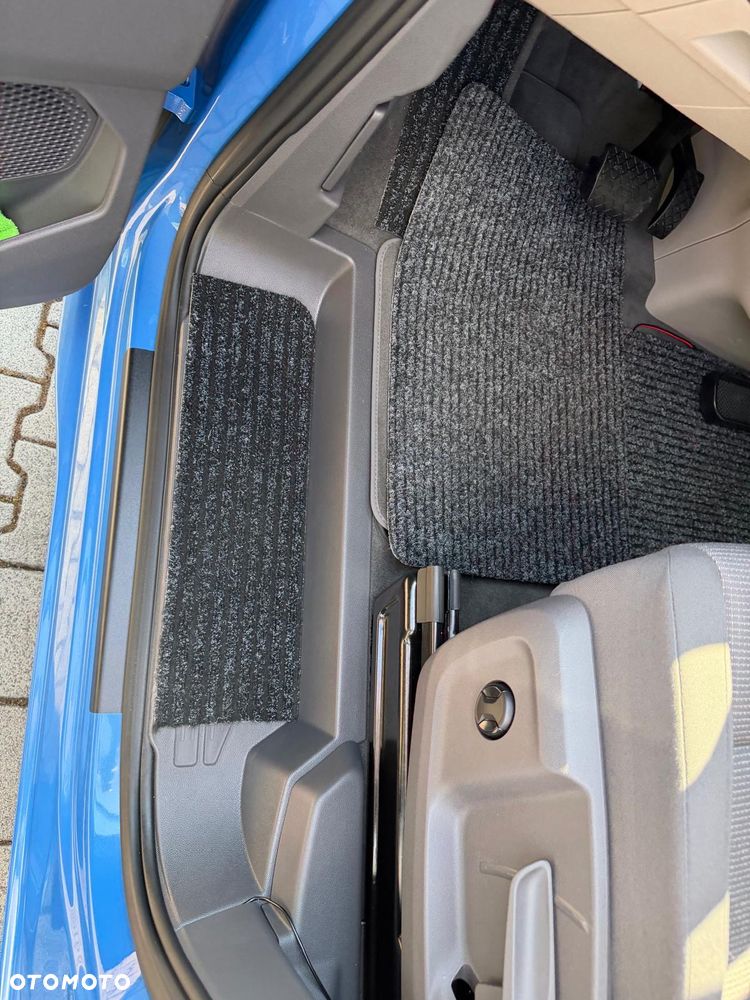 Volkswagen Multivan - 20