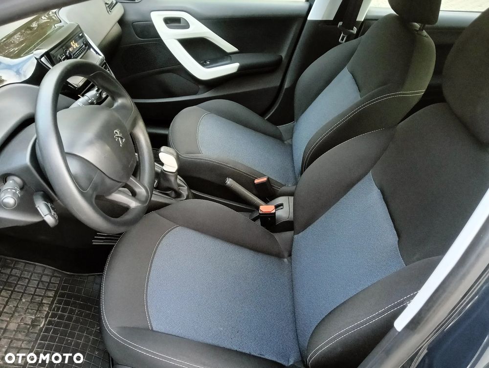 Peugeot 208 - 17