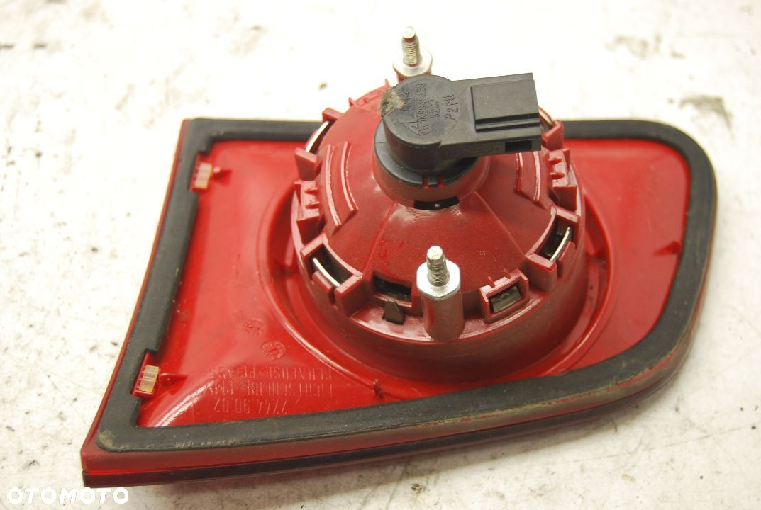 LAMPA LEWY TYŁ LED W KLAPĘ VW PASSAT B6 KOMBI 3C9945093 - 7
