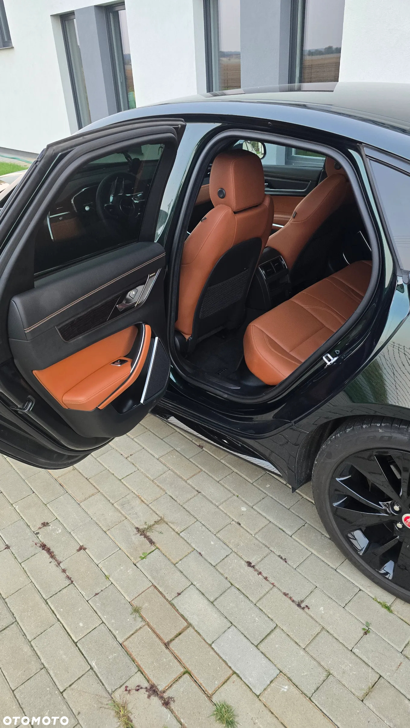 Jaguar XF 2.0 P250 R-Dynamic Black - 16
