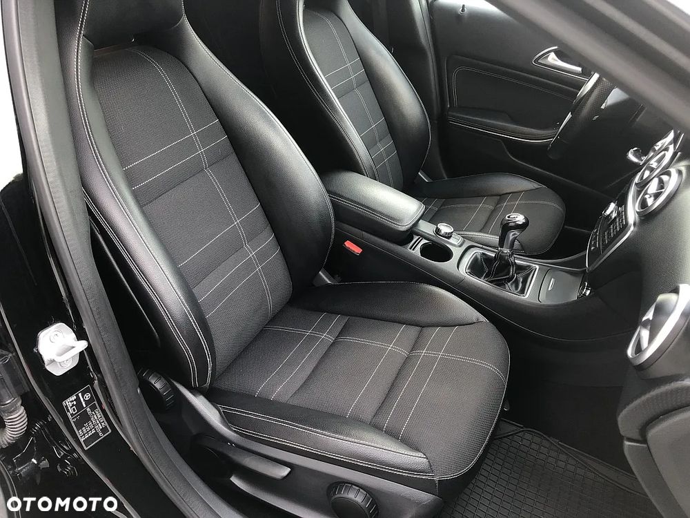Mercedes-Benz Klasa A 180 AMG Line - 25