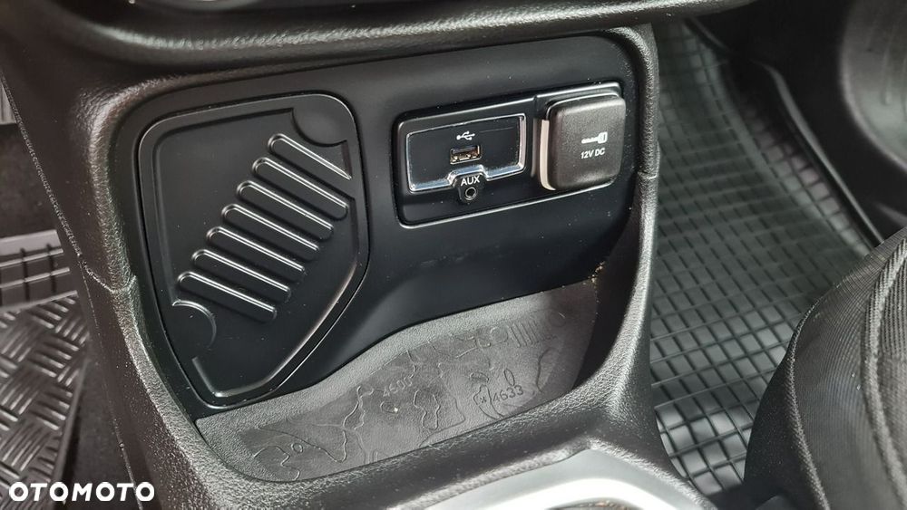 Jeep Renegade 1.4 MultiAir Limited FWD S&S - 23