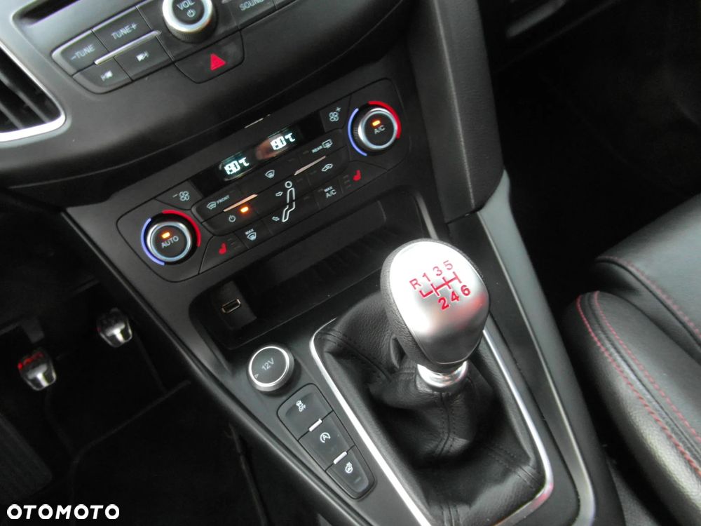 Ford Focus 2.0 EcoBoost ST mit Leder-Sport-Paket - 27