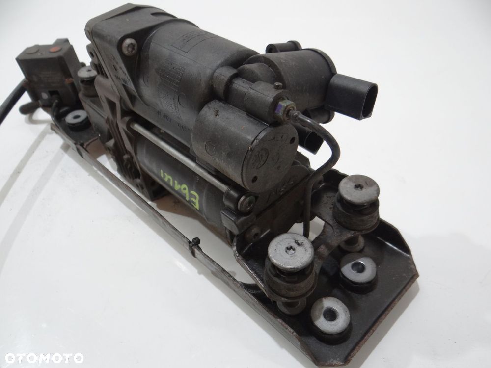 KOMPRESOR ZAWIESZENIA BMW E60 E61 LCI 6789937 (4570585) - 2