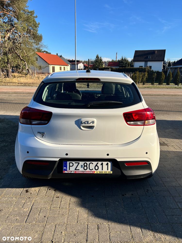 Kia Rio 1.2 L - 5