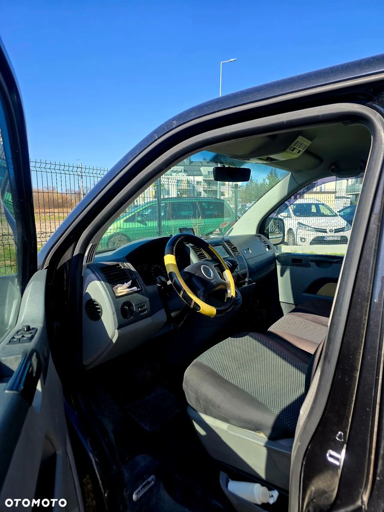 Volkswagen Caravelle - 3