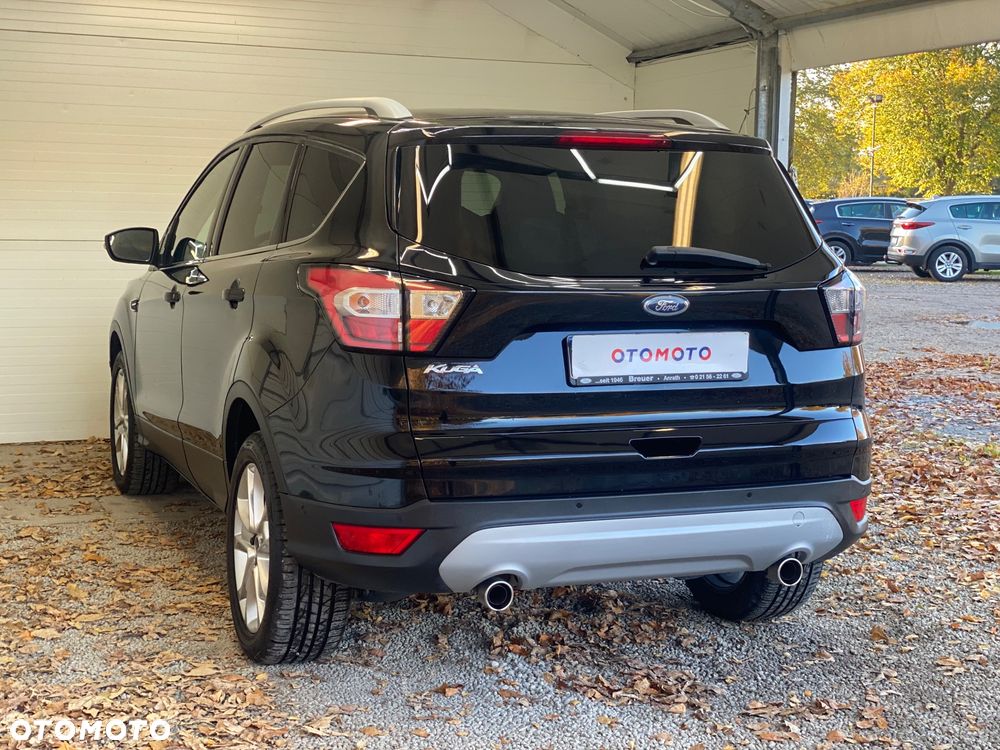Ford Kuga 2.0 TDCi 2x4 Titanium - 4