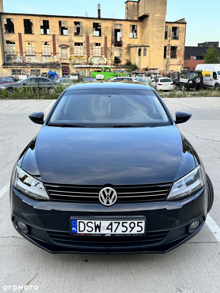 Volkswagen Jetta - 1