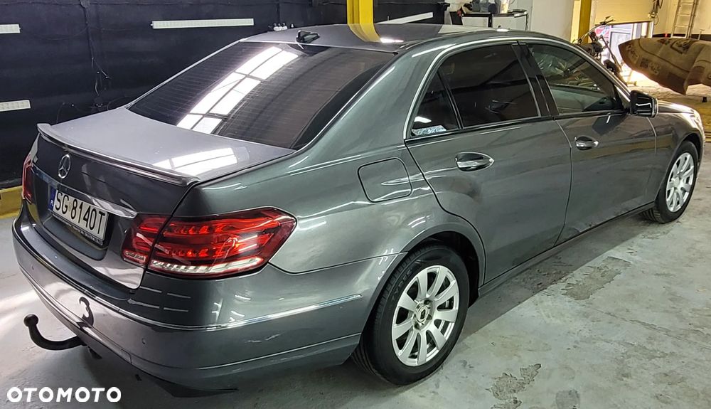 Mercedes-Benz Klasa E 200 CDI DPF BlueEFFICIENCY Automatik Avantgarde - 3