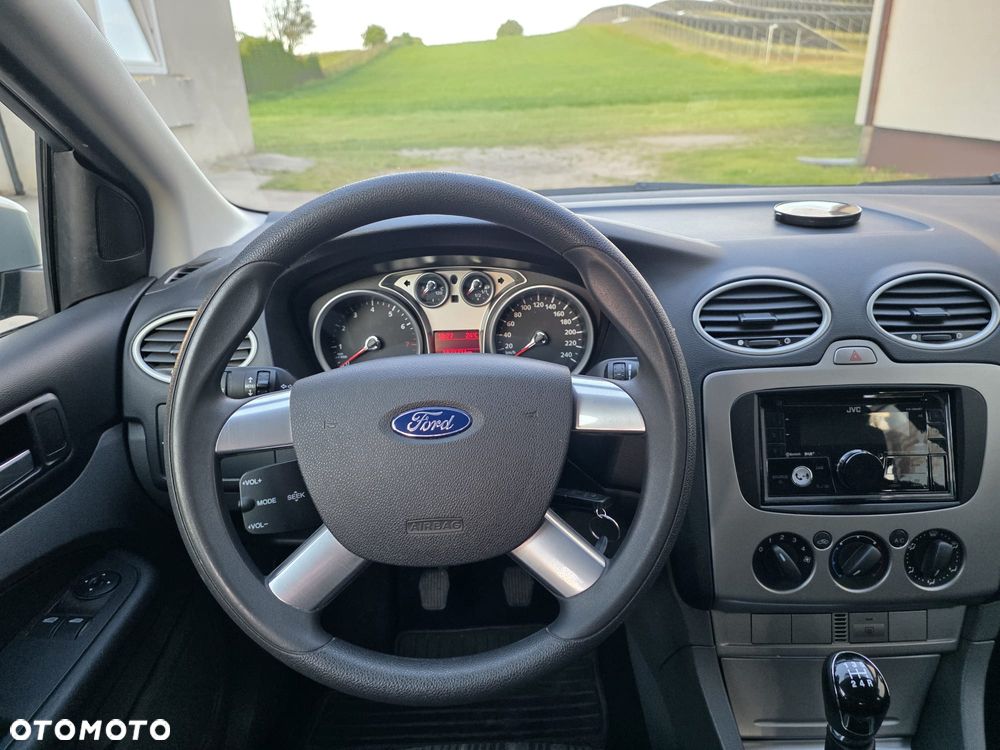 Ford Focus 1.6 16V Style - 16