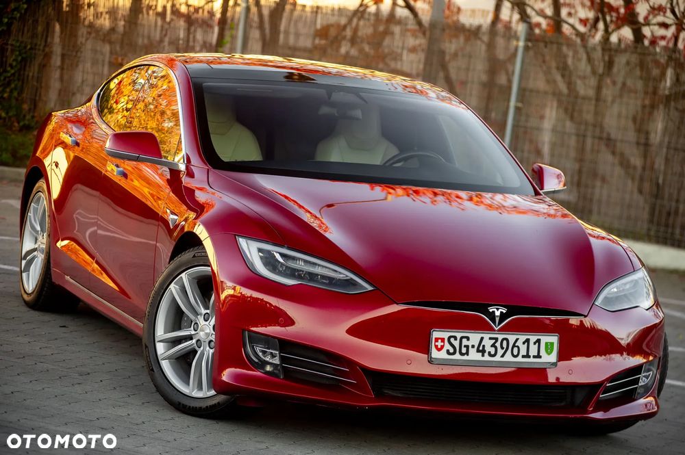 Tesla Model S - 3