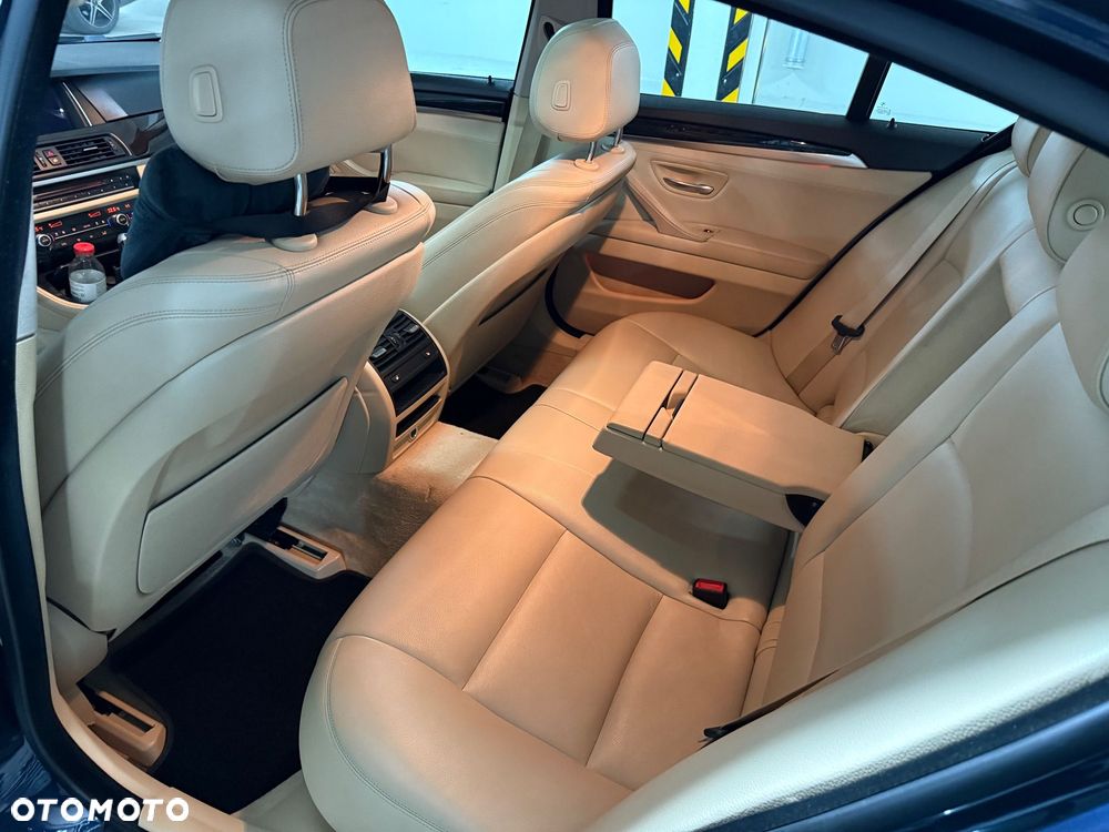 BMW Seria 5 528i xDrive - 10