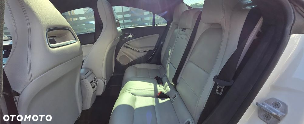 Mercedes-Benz CLA 250 4Matic 7G-DCT AMG Line - 13