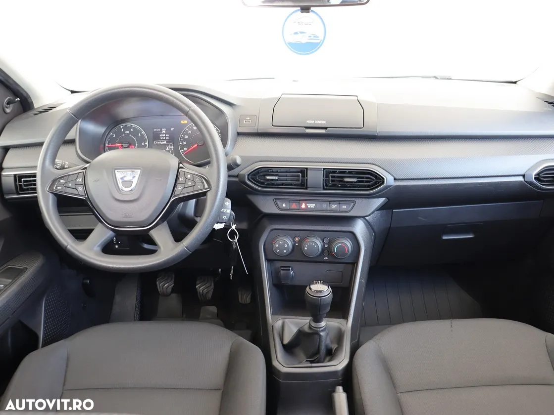 Dacia Logan TCe 90 Essential - 10