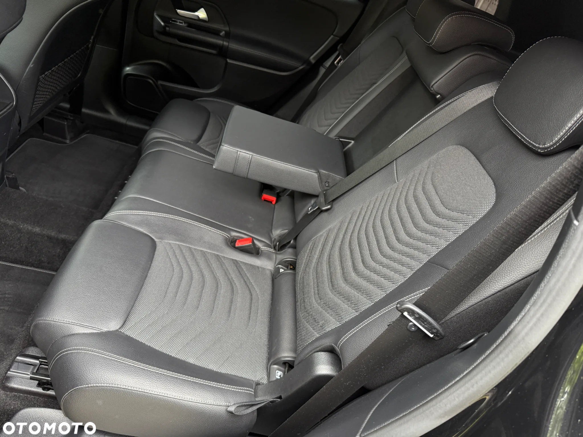 Mercedes-Benz GLB 200 7G-DCT - 34