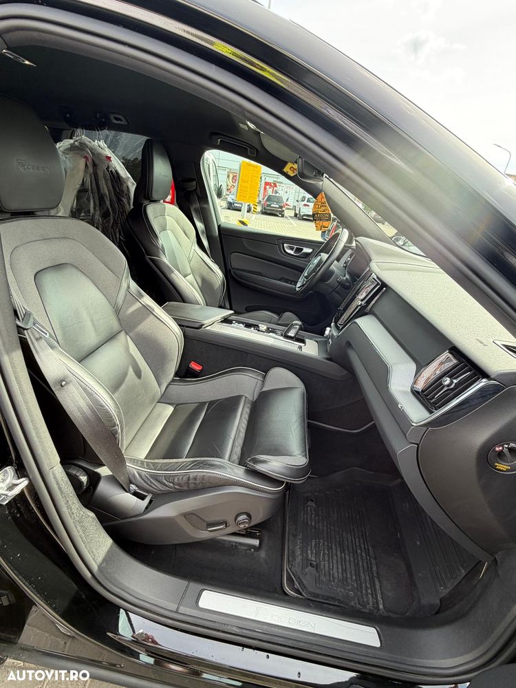 Volvo XC 60 B4 MHEV AWD R-Design - 15