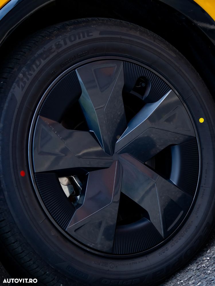 Toyota Prius ver-2-0-fwd-phev-dynamic - 6