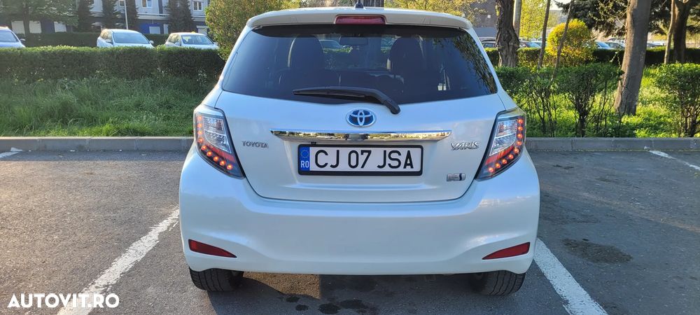 Toyota Yaris 1.5 VVT-i HSD Terra - 6