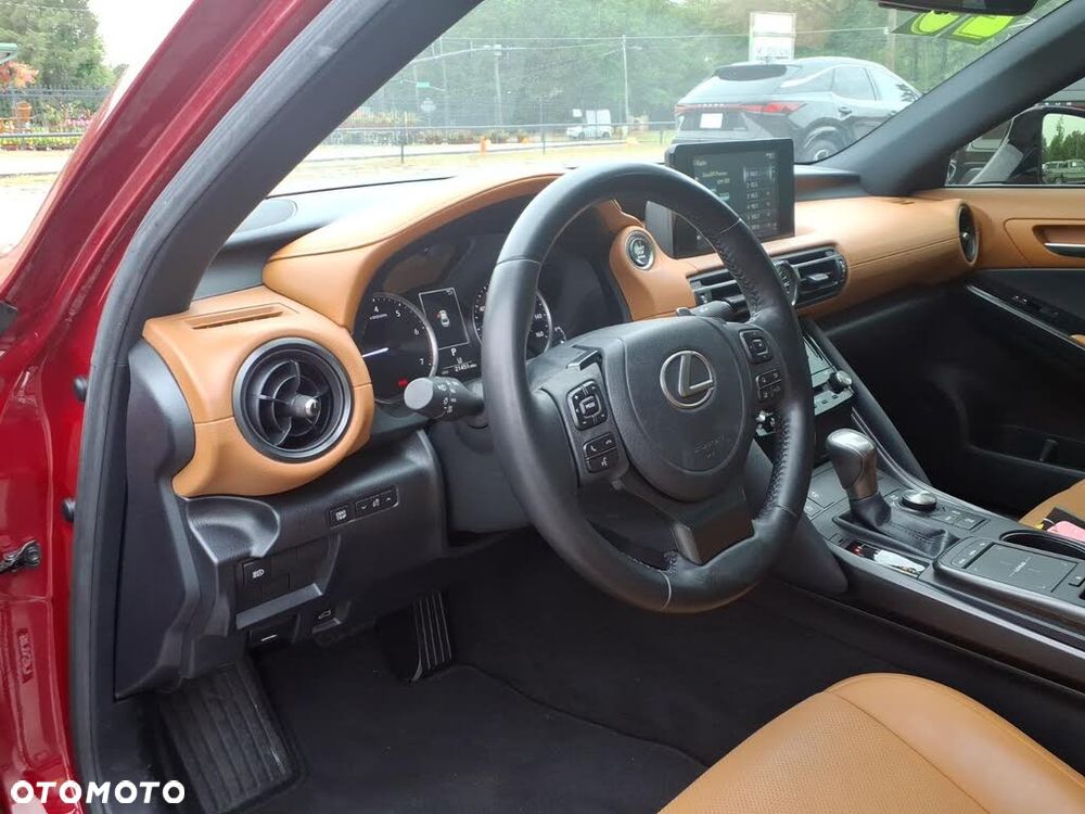 Lexus IS 200t - 10